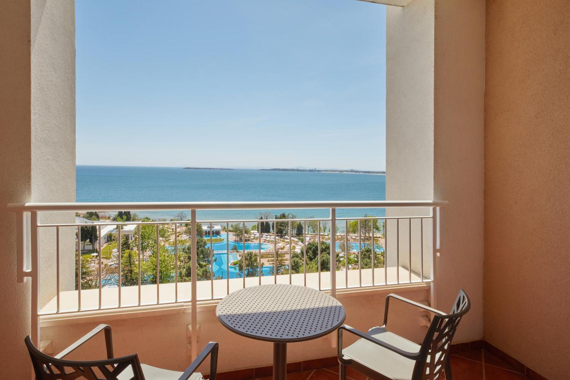 Family Frontal Sea View